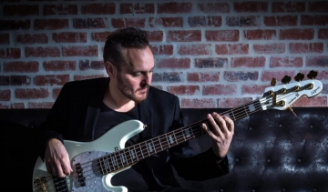 Yoann Colomb bassiste, l’homme de la musique 